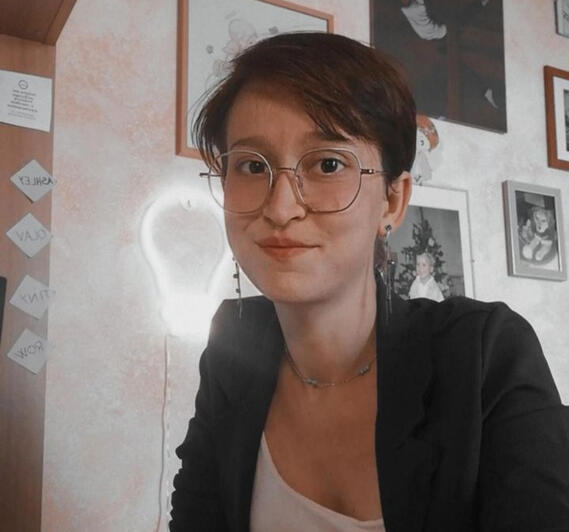 elly. (she/her) @ellyskey